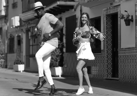 Aprende a bailar salsa en Málaga con Bea y Deiby