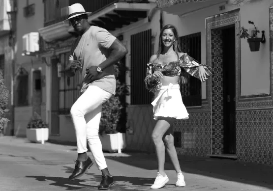 Aprende a bailar salsa en Málaga con Bea y Deiby