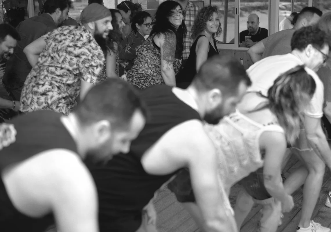 Explora la cultura cubana a través de la rueda de casino en Málaga